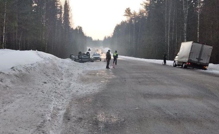 Легковой автомобиль перевернулся в Карелии - две женщины и 5-летний ребенок с травмами попали в больницу