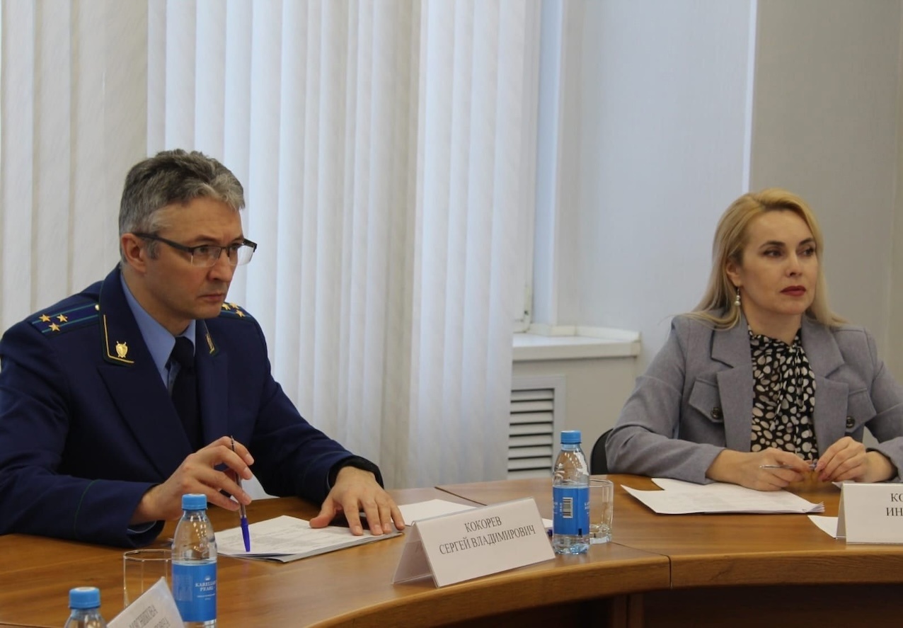 Прокуратура второй год добивается увольнения двух подозреваемых в коррупции депутатов Петросовета