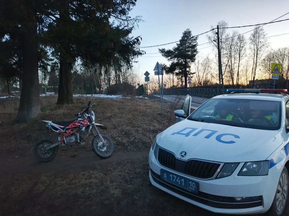 Госавтоинспекторы задержали в Сортавале несовершеннолетнего водителя питбайка