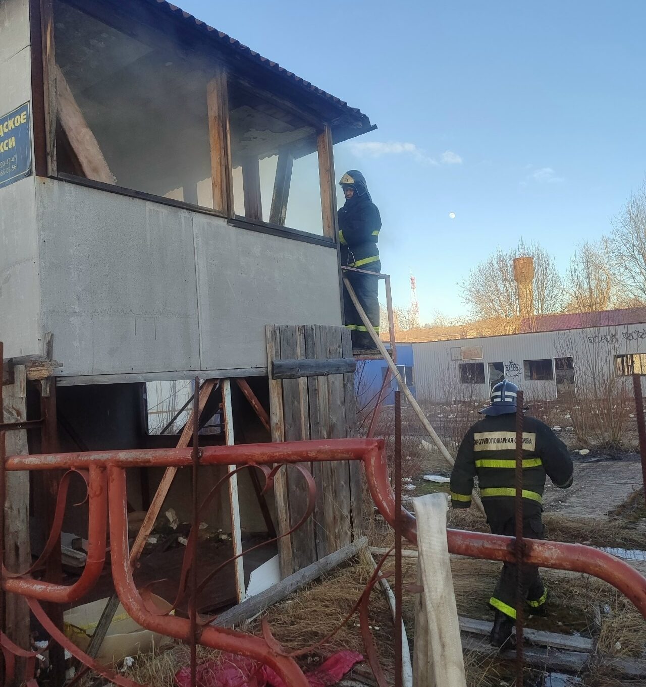 Пожар произошёл на старом рынке в Кеми