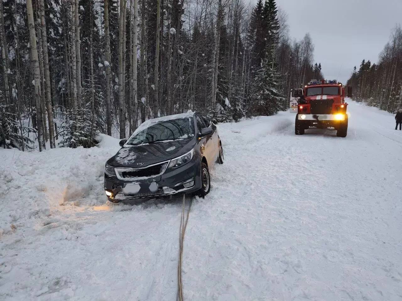Машина с детьми оказалась в кювете на севере Карелии