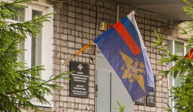 Решила «сэкономить»: жительница Кеми украла парфюм из магазина косметики