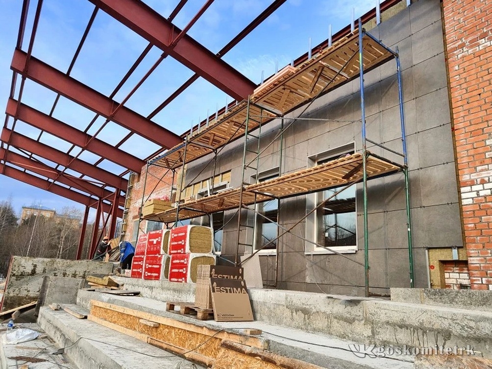 В Петрозаводске строят спорткомплекс с конькобежной дорожкой и трибунами на 200 мест