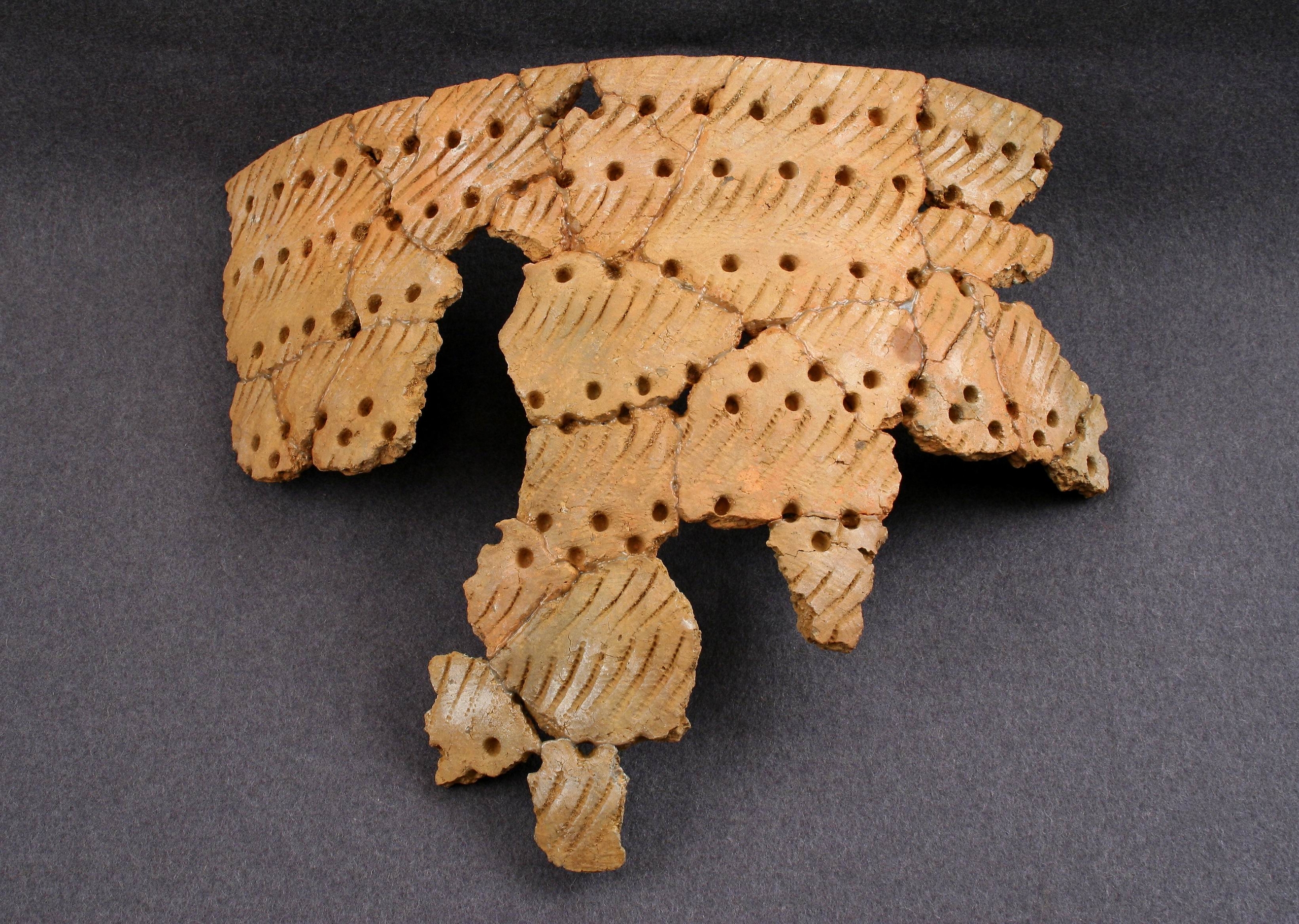 Музей «Кижи» экспонировал древний сосуд эпохи неолита