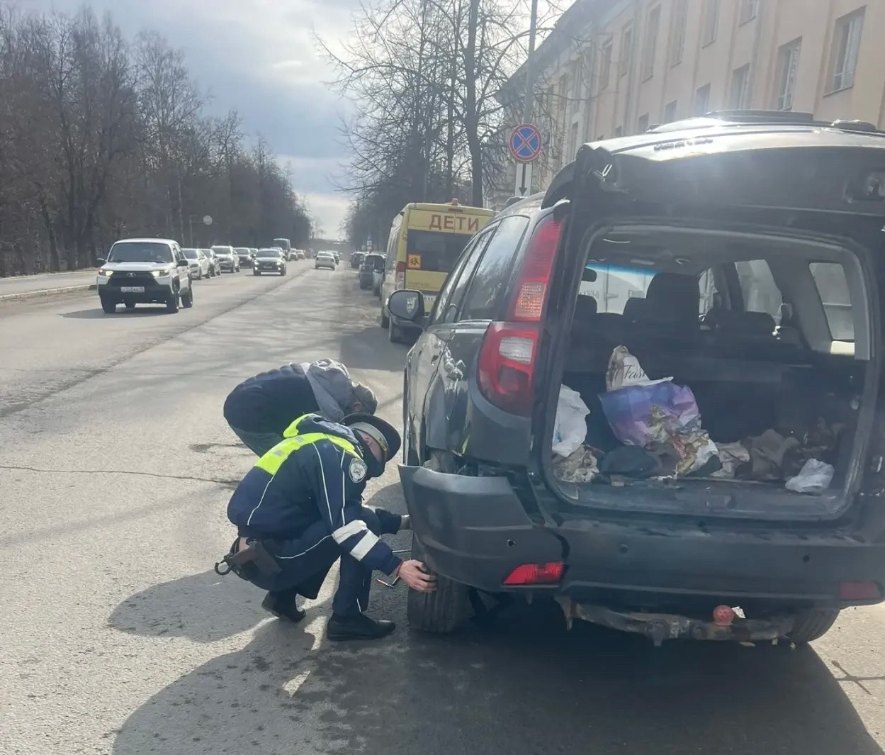 Петрозаводские инспекторы ДПС помогли пожилому водителю