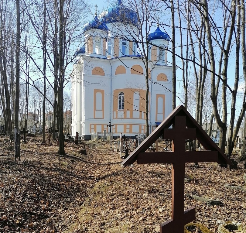Желающих приглашают на уборку территории вокруг Крестовоздвиженского собора