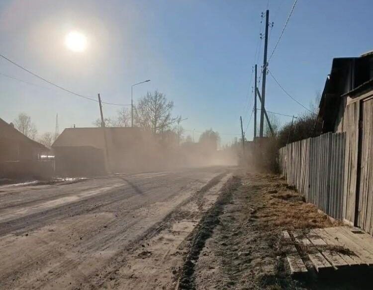 Задыхающиеся от дорожной пыли жители Пудожа дошли до Следственного комитета