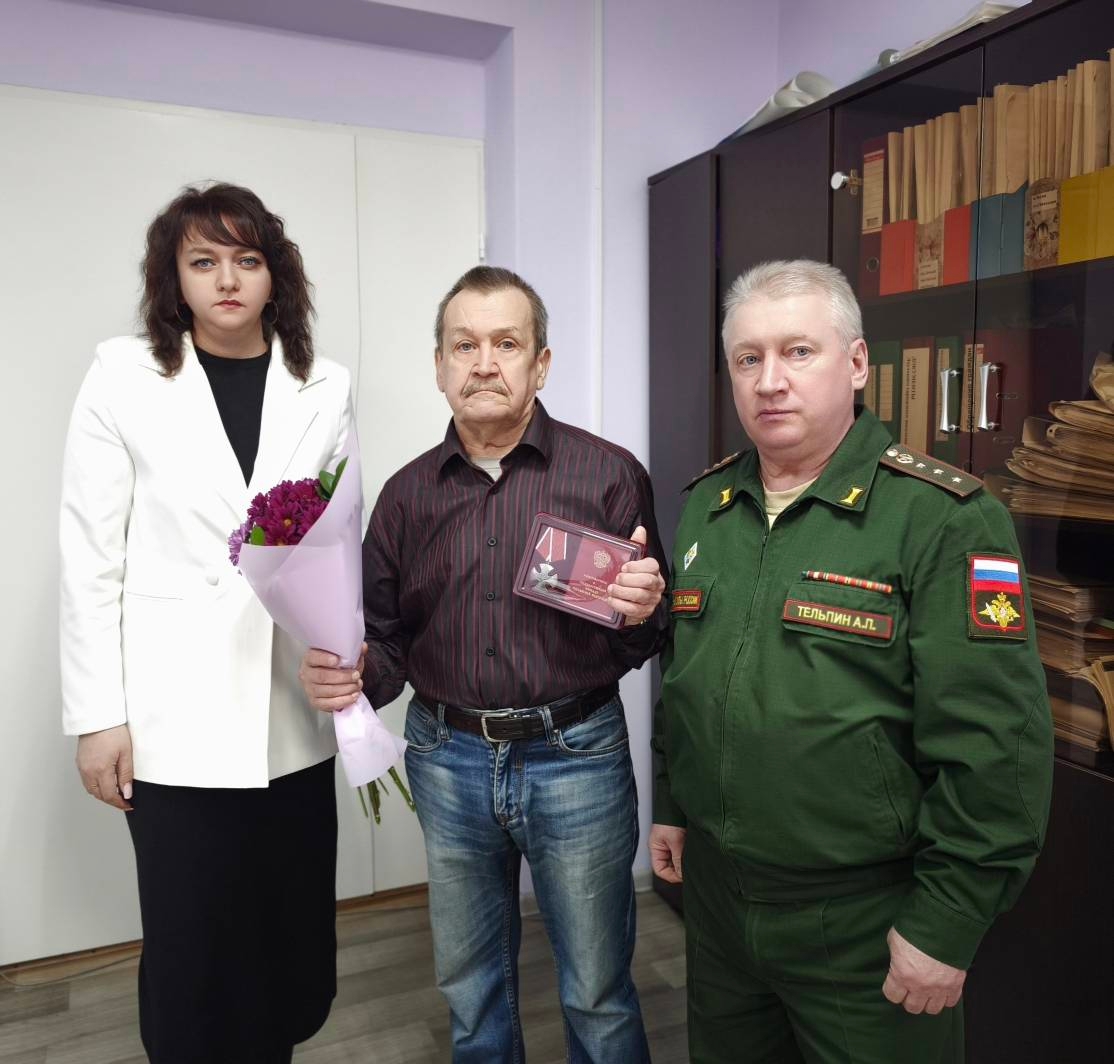 Орден Мужества вручили семье погибшего военнослужащего из Лоухского района