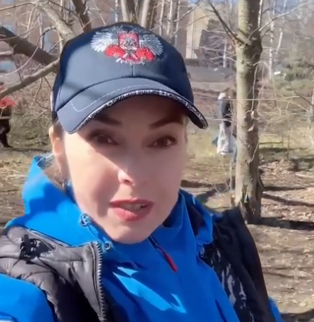 Колыхматова вышла на субботник со студентами и ветеранами боевых действий в Петрозаводске