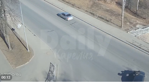 Мотоциклиста жестко сбили в Петрозаводске