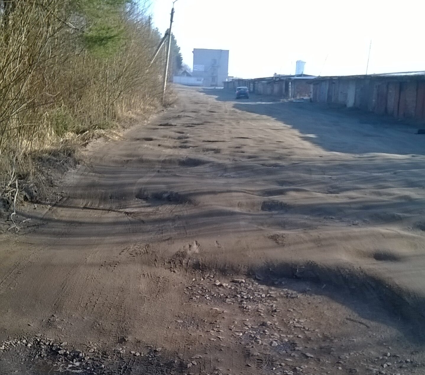 Дорогу в Сегежском округе покрыли глубокие ямы