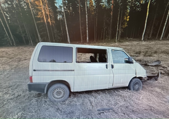 Пьяный юноша за рулём микроавтобуса покалечился в кювете Прионежья и стал фигурантом уголовного дела