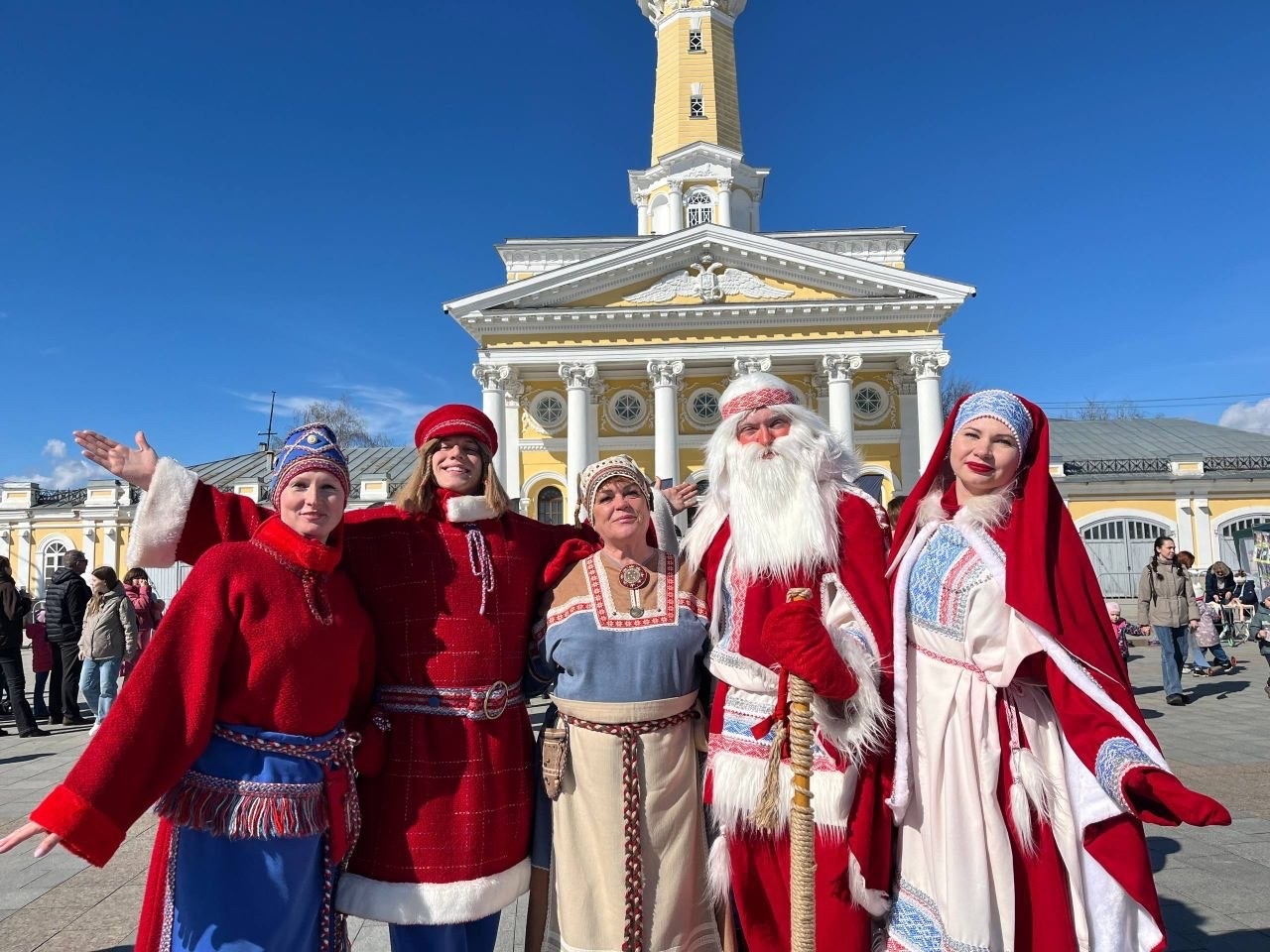 Паккайне поздравил Снегурочку с днём рождения в Костроме