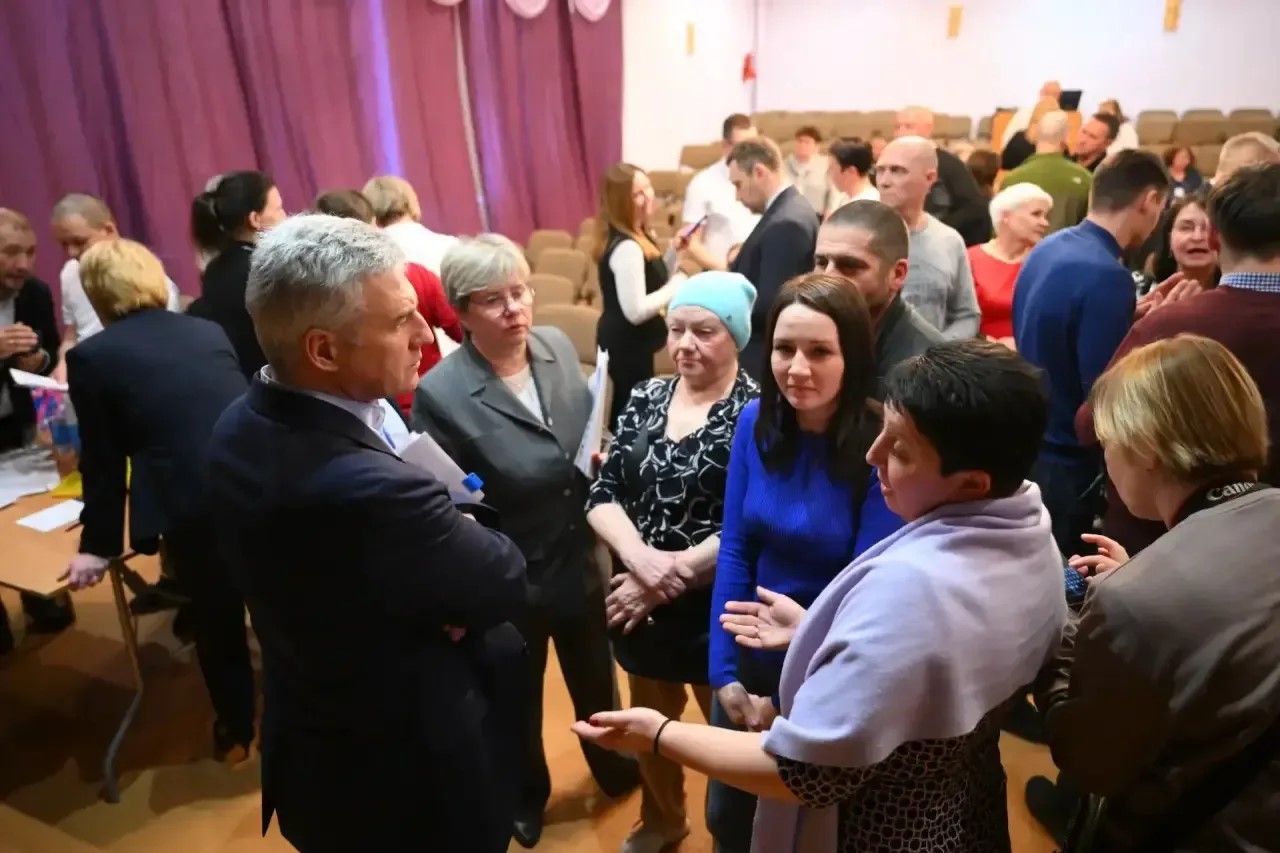 Транспорт и ремонт дорог: Артур Парфенчиков ответил на вопросы жителей Лахденпохского округа