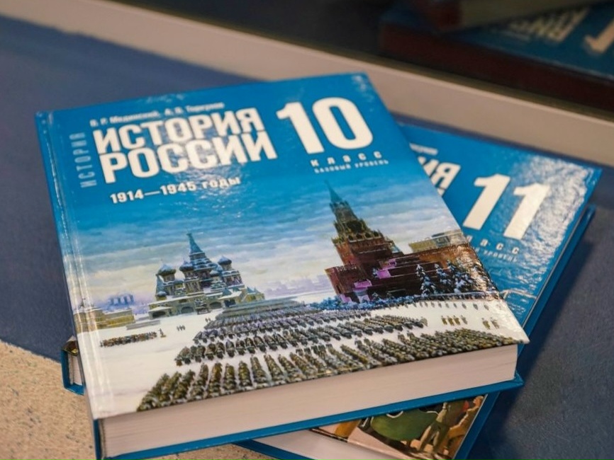 Карельский политолог оценил новый учебник по обществознанию под редакцией Медведева
