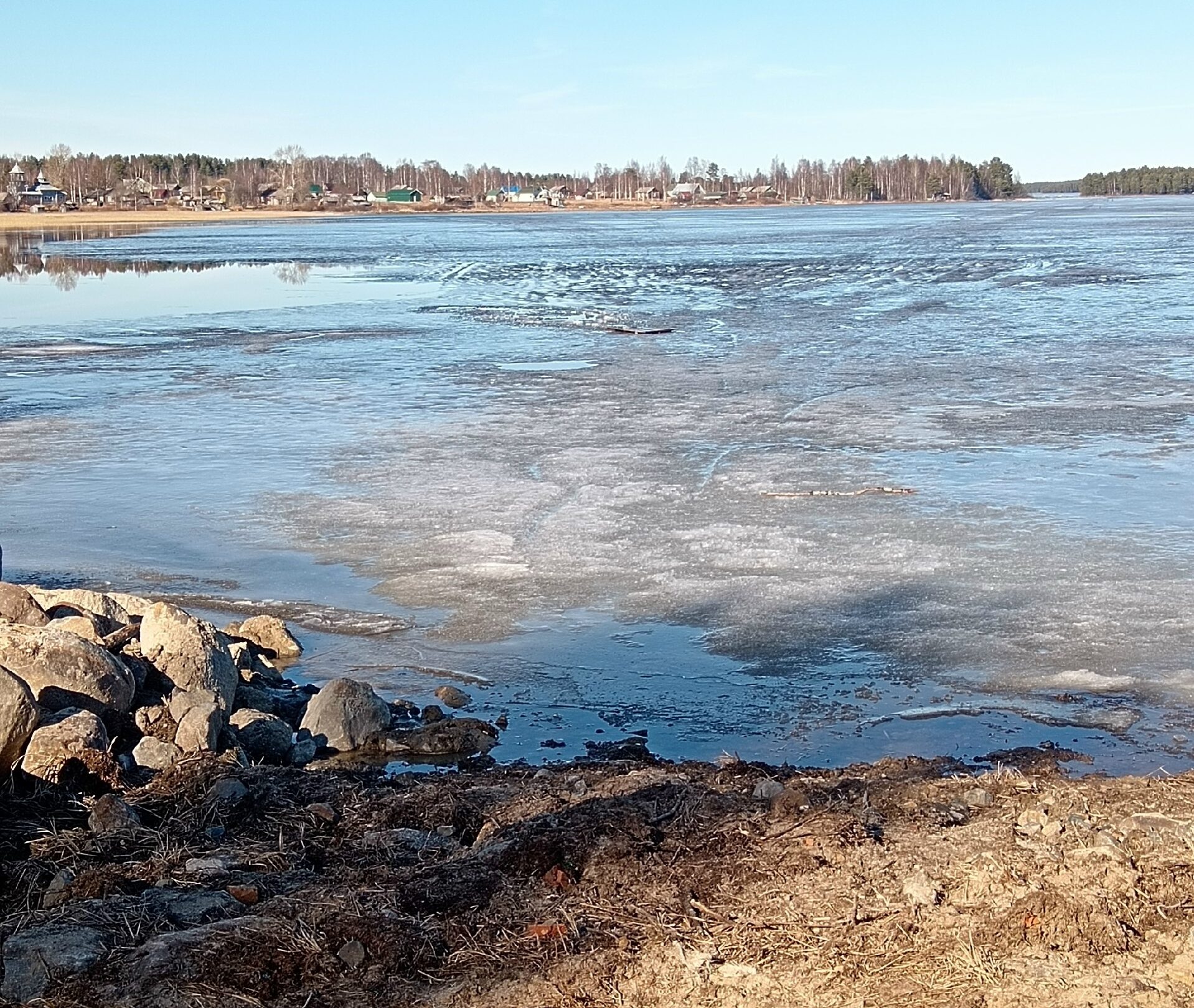 Житель деревни Вокнаволок спас провалившегося в полынью трехлетнего ребенка