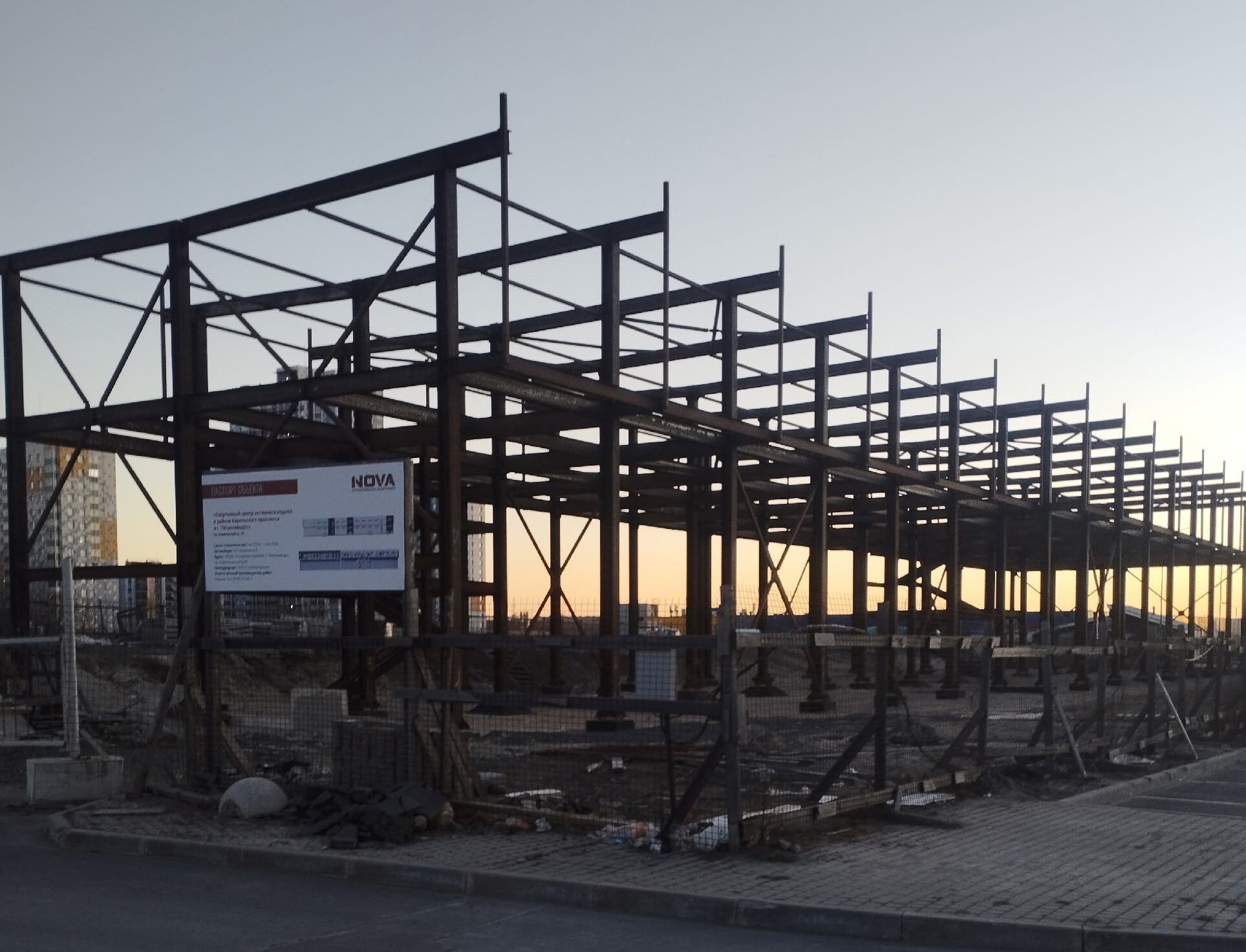 Петрозаводчане возмущены возведенной конструкцией вместо срубленных сосен на Кукковке