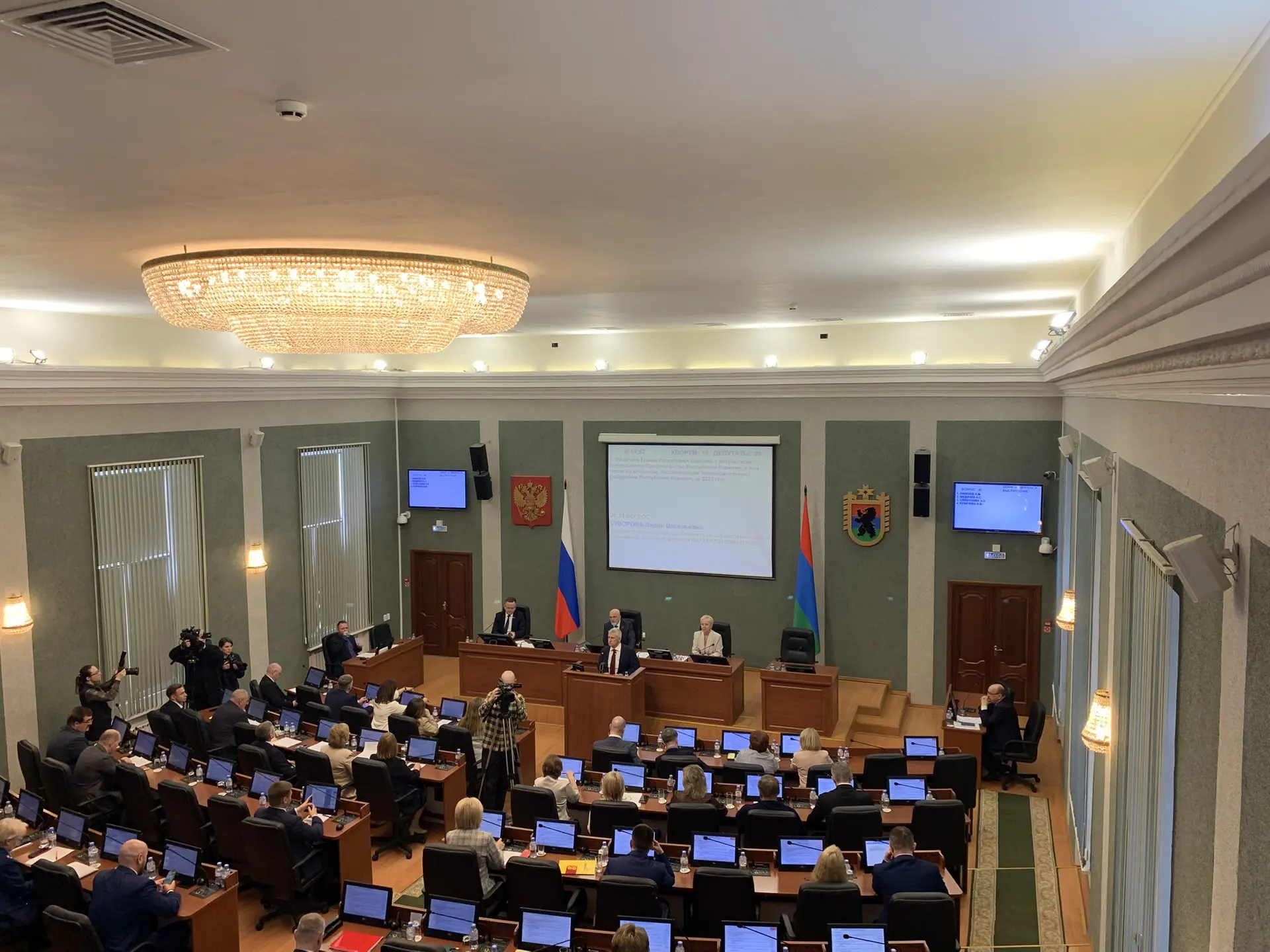 Шандалович назвал прогульщиками депутатов, которые пропустили отчет главы Карелии