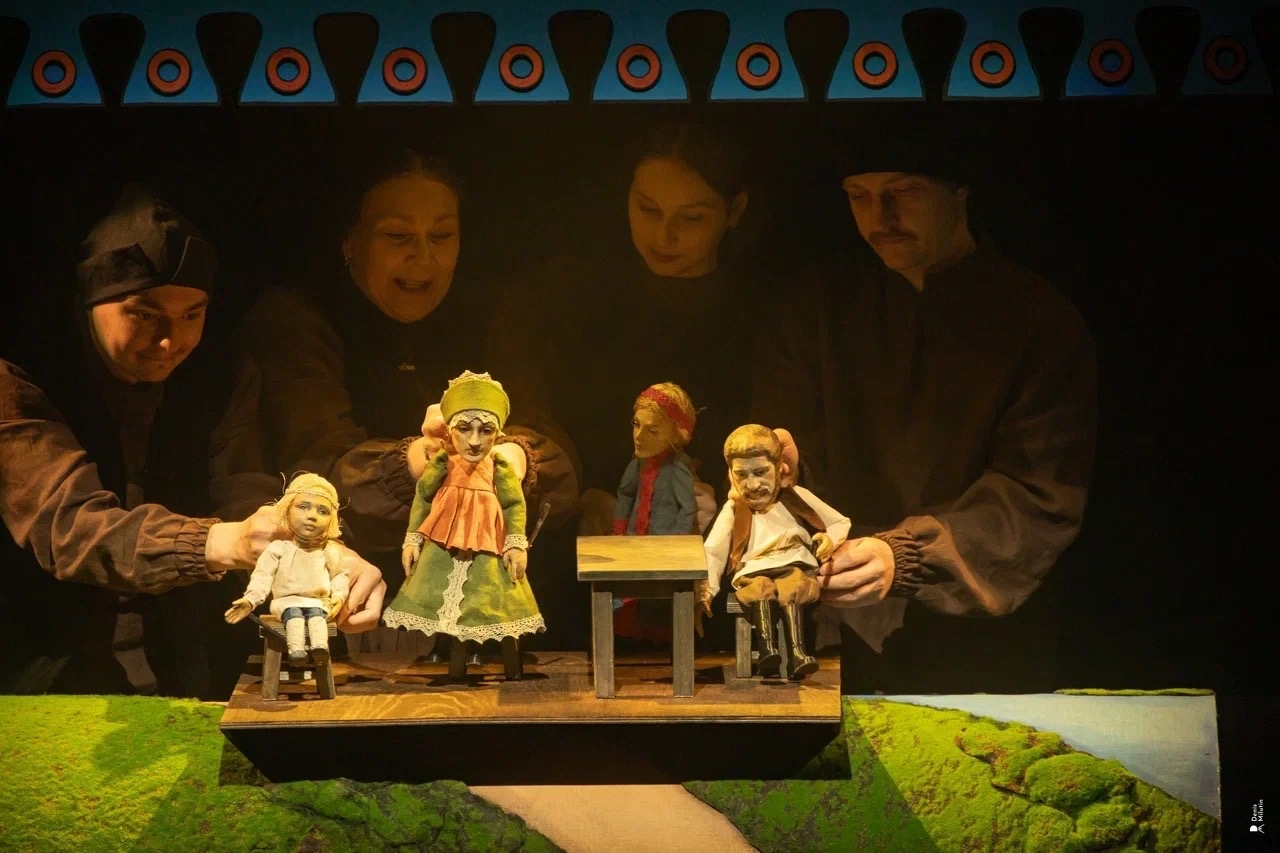 Традиционные колыбельные, плачи и лирика прозвучали на сцене кукольного театра Карелии