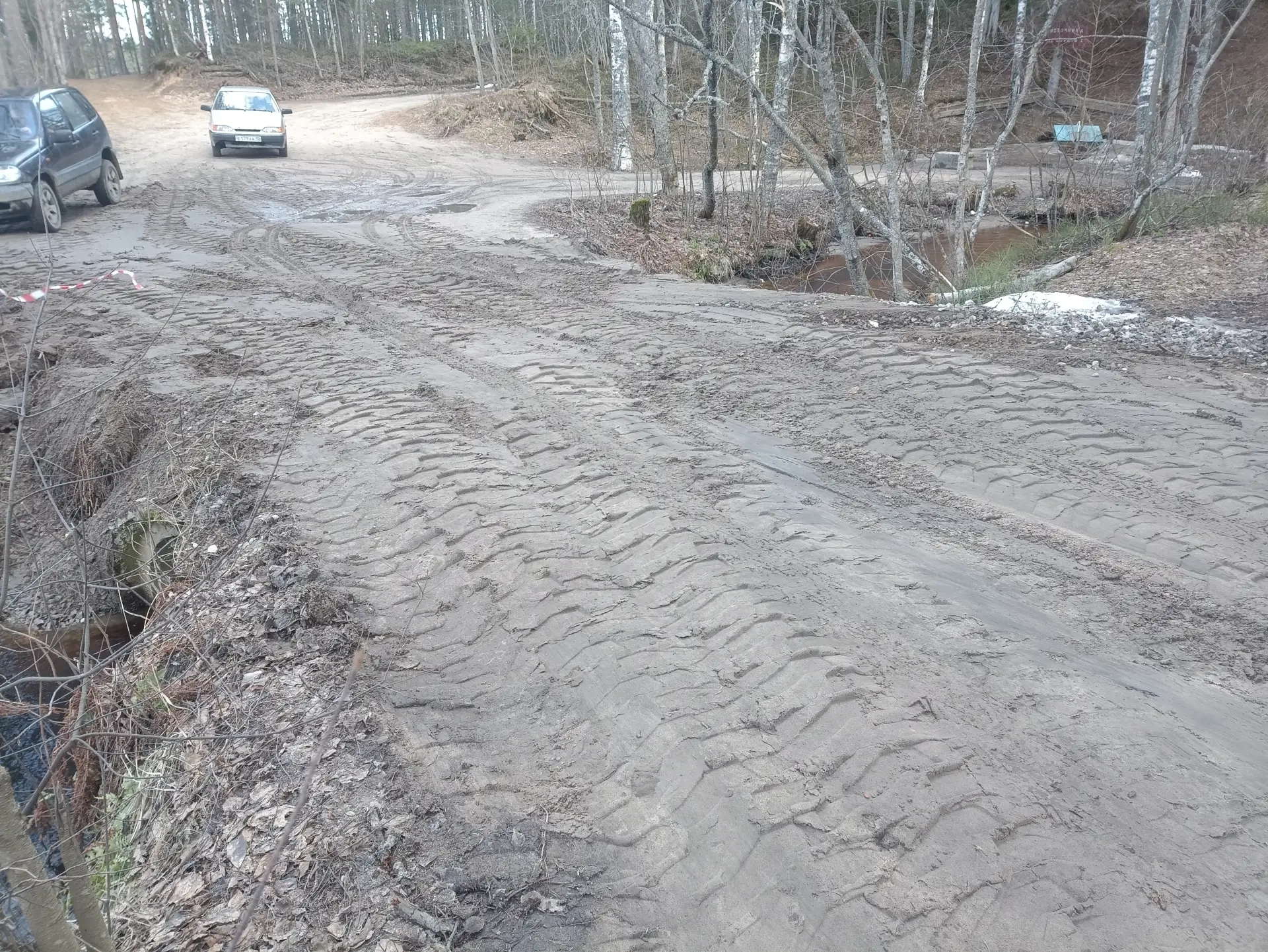 Опасные провалы устранили на лесной дороге в Олонецком районе
