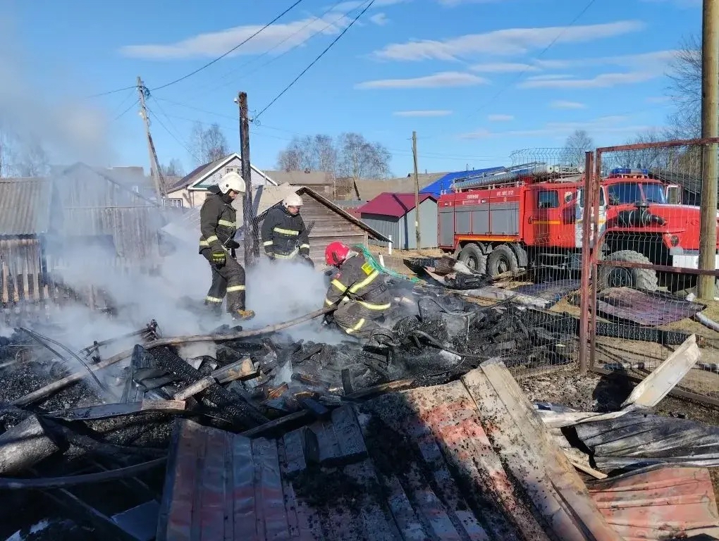 Сарай и баня сгорели в Олонецком районе