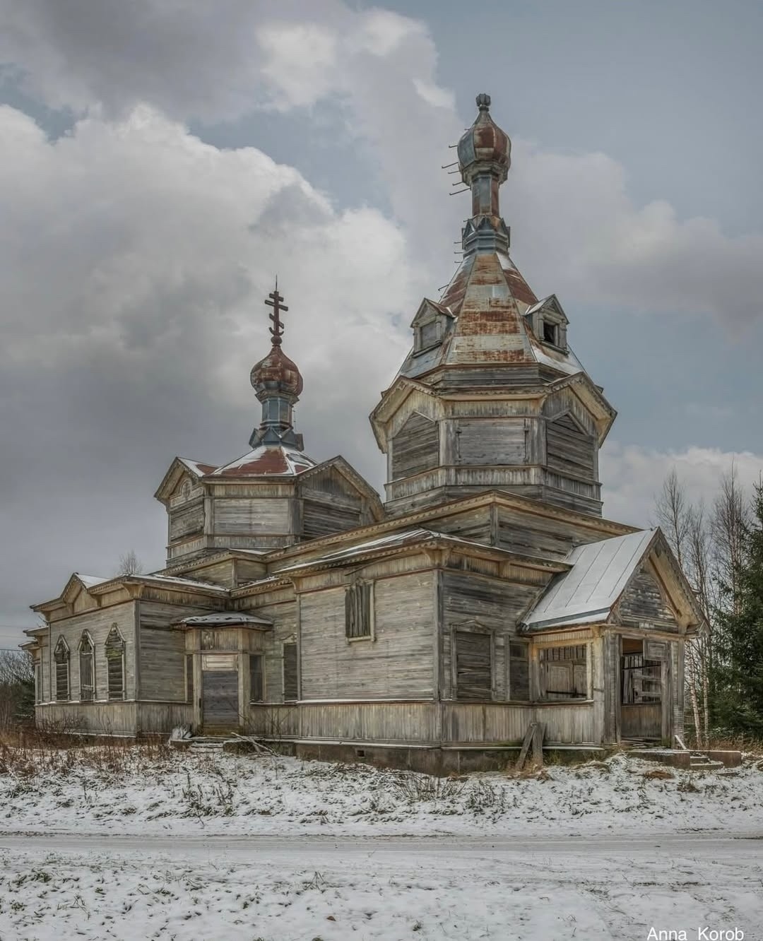 В Питкярантском округе медленно уходит в небытие древняя деревянная церковь