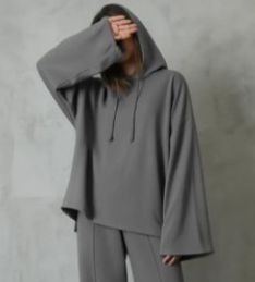 Работница пункта выдачи заказов в Карелии мухлевала с возвратами и приоделась за чужой счёт на 700 тысяч рублей