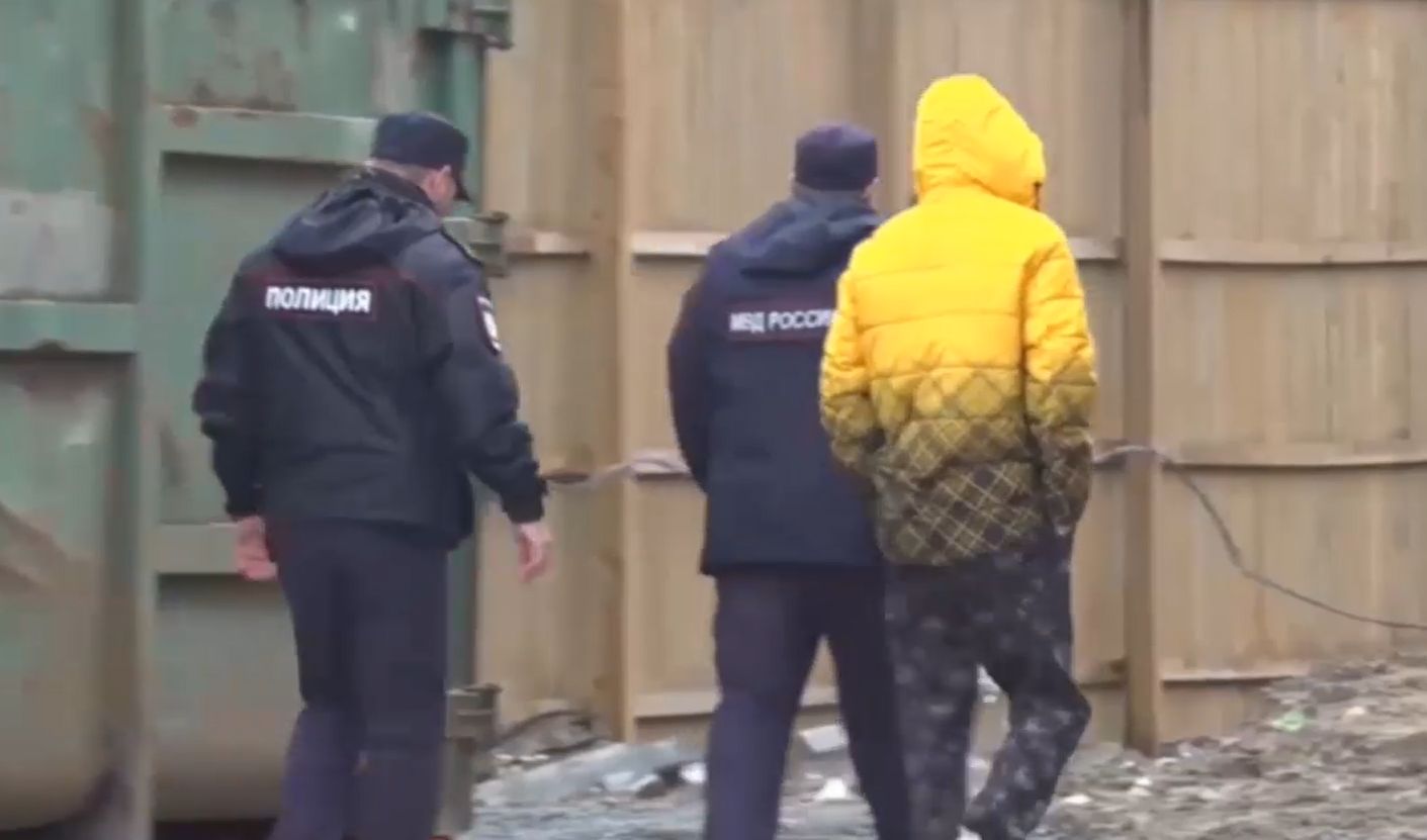 Пенсионерка и ее знакомая серьёзно подставились из-за липовой прописки мигрантов в городе горняков Карелии