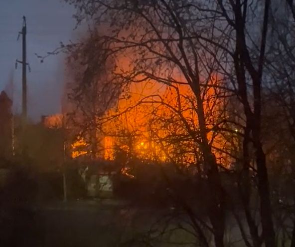 Страшно: ночью полыхало и искрило в отдалённом районе Петрозаводска