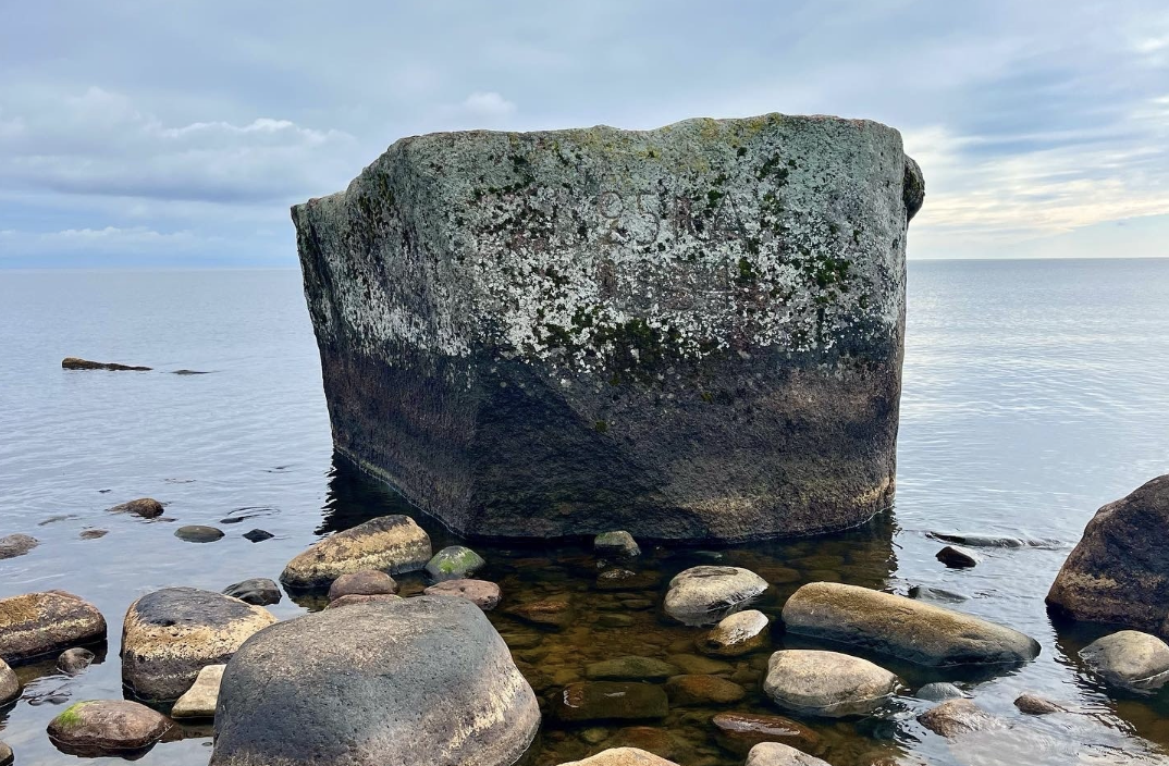 Уникальный Варашев камень в Карелии служил границей между двумя державами