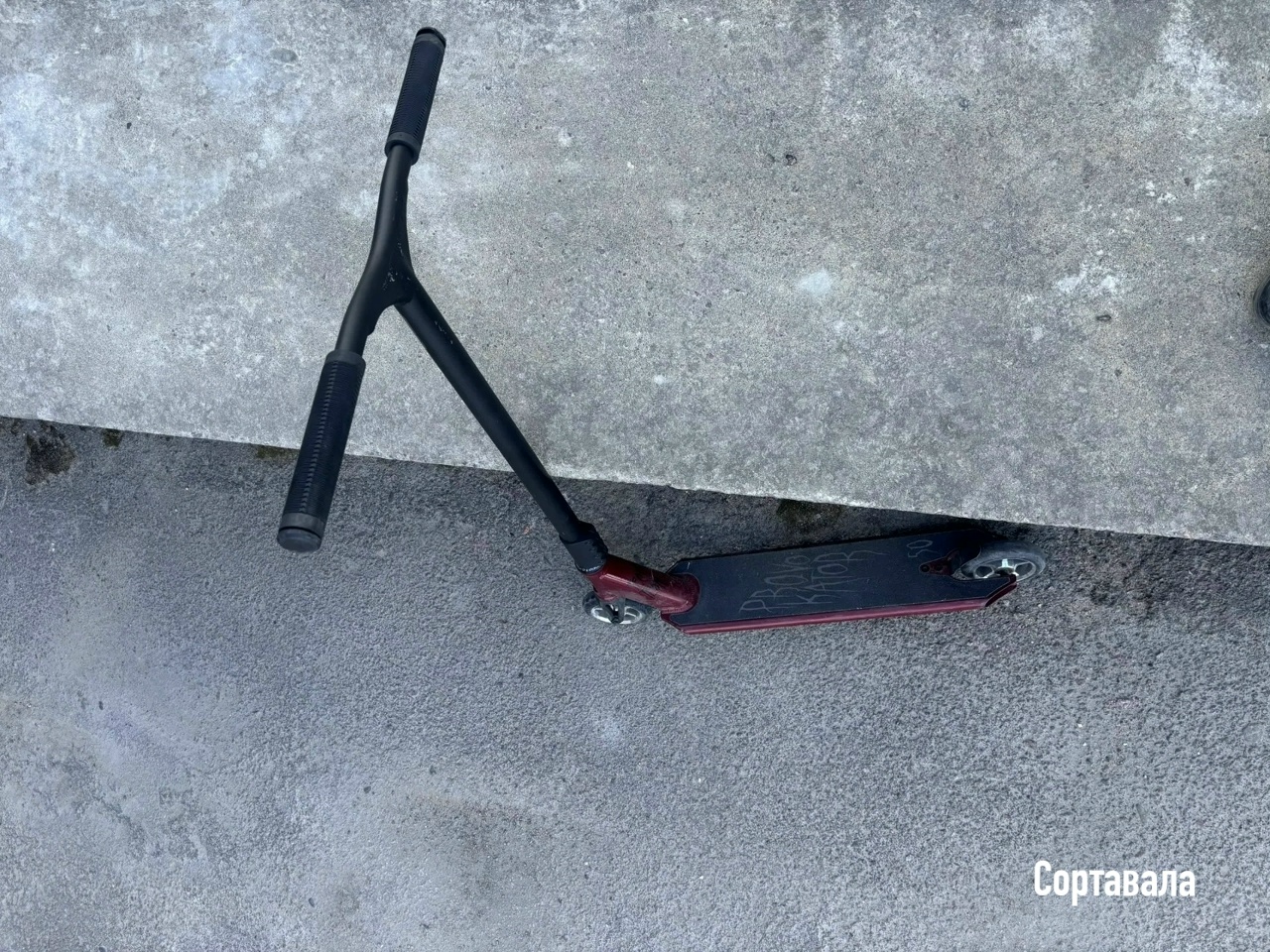 Ребёнок на самокате вылетел на красный свет под колёса иномарки в Сортавале