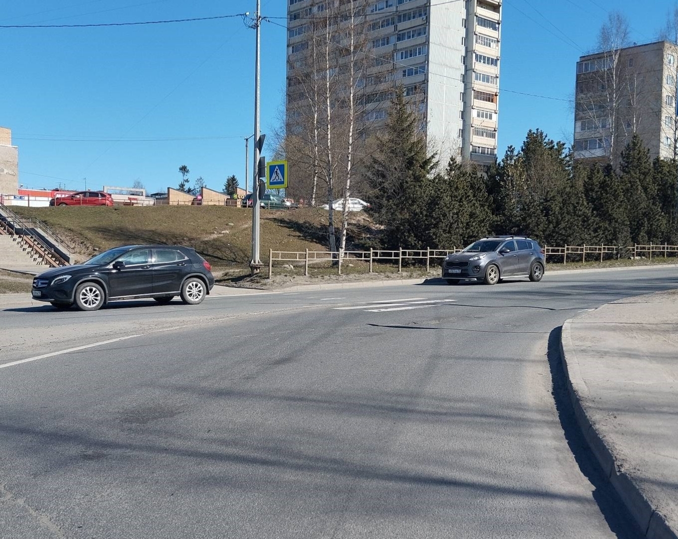 Иномарка сбила ребенка на пешеходном переходе в Петрозаводске