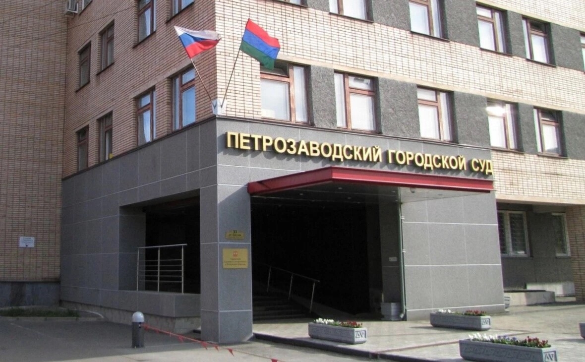 Мужчину порезали у здания суда в Петрозаводске