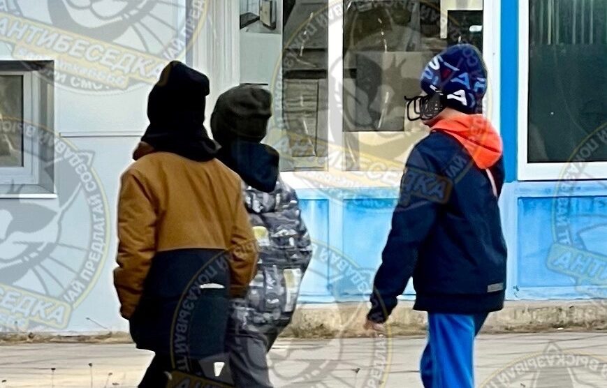 Дети открутили колпачки с колес автомобилей в Костомукше