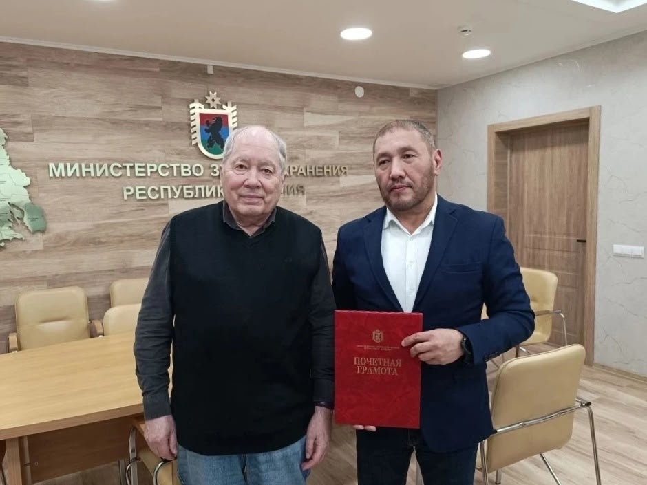 50 лет спасает жизни: почетную грамоту вручили врачу-гематологу в Петрозаводске