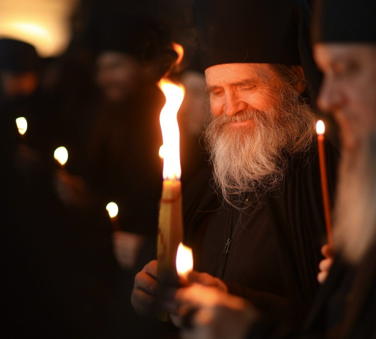 Благодатный огонь привезли в Валаамский монастырь