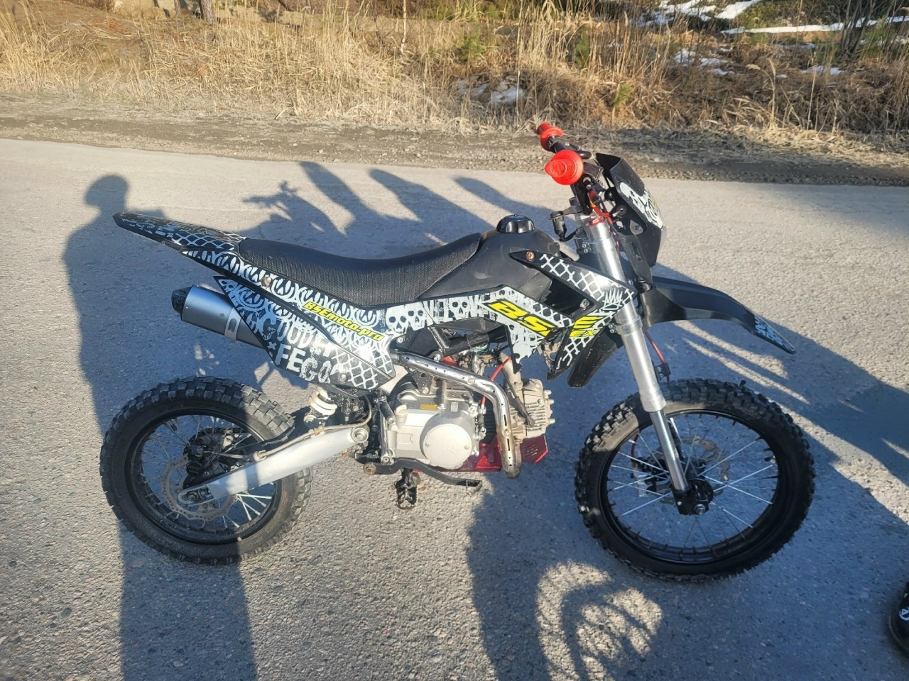 Ответят все: девушка-подросток без прав вела мотоцикл в Пряжинском районе