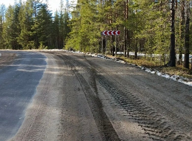 Пьяный водитель не удержал мотоцикл и слетел с дороги на севере Карелии