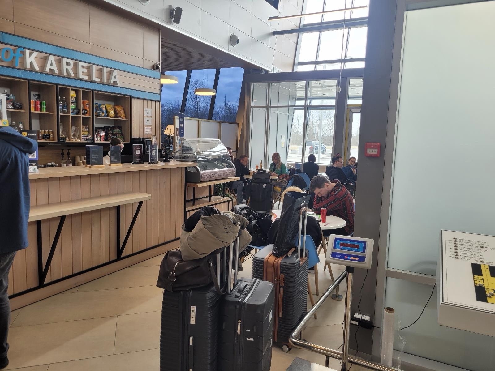 Пассажиры из Петрозаводска застряли в аэропорту и не могут вылететь в Москву