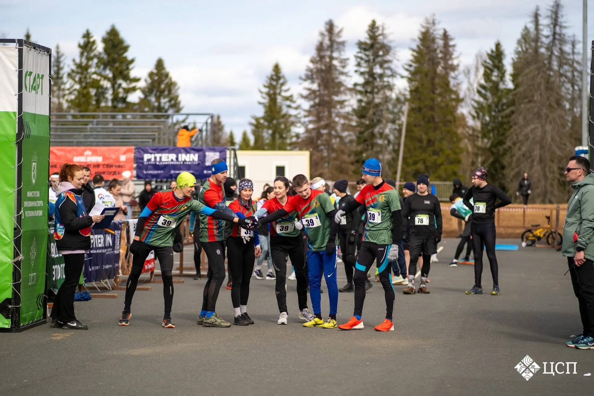 Сотрудники МЧС Карелии взяли серебро на экстремальной гонке в Петрозаводске