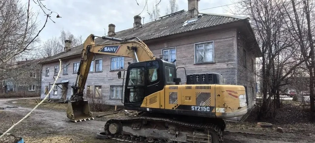 Аварийный дом сносят в Петрозаводске