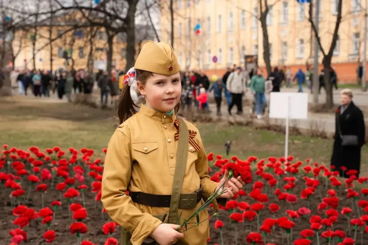 Петрозаводск украсят гвоздиками, которые изготовит молодежь в память о героях ВОВ