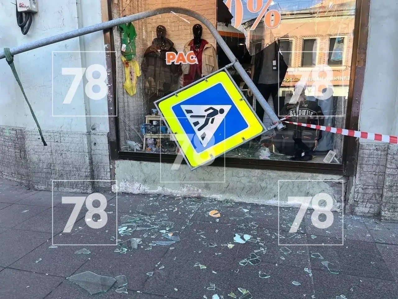 Сильный ветер устроил «апокалипсис» в Санкт-Петербурге