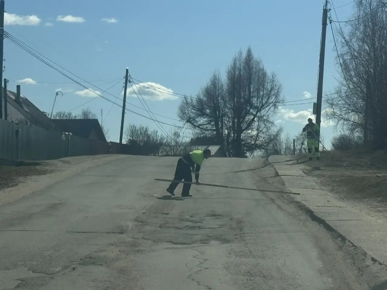 Ремонт дорог начали в поселке Пряжа