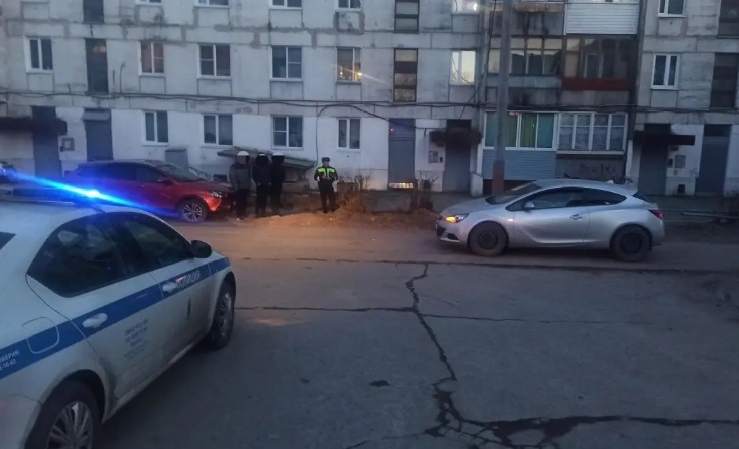 Внезапно выбежавший на дорогу ребенок попал под машину в Кеми