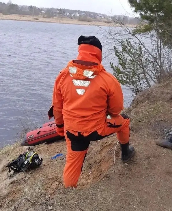 Водолазы искали пропавшего на реке в Карелии мужчину