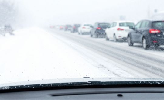 Водителей предупредили о сложной обстановке на дорогах из-за метели в Карелии