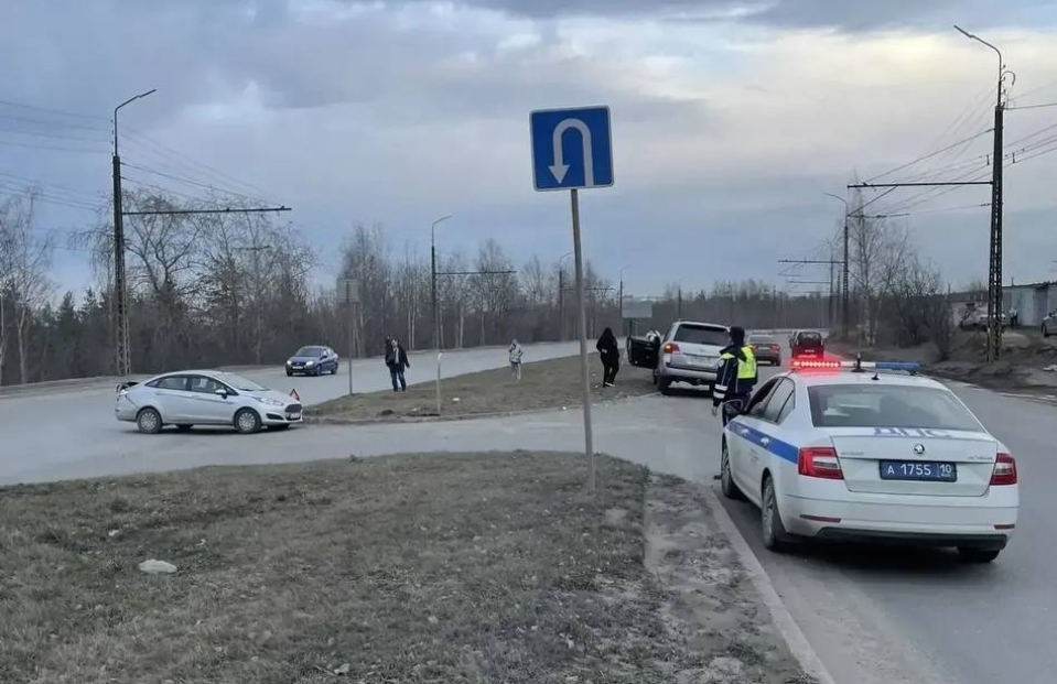 Пенсионер на иномарке разогнался и влетел в другое авто в Петрозаводске: женщина-водитель попала в больницу