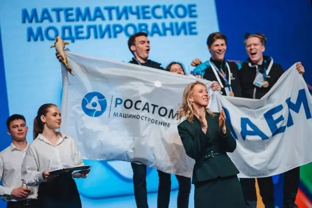 Триумф: сотрудники машиностроительного завода везут золото в Карелию