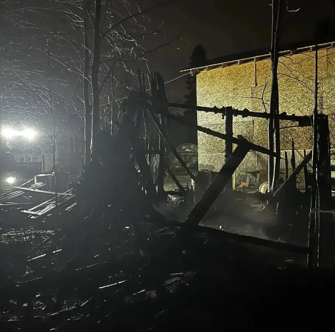 Появились подробности ночного пожара в отдалённом районе Петрозаводска